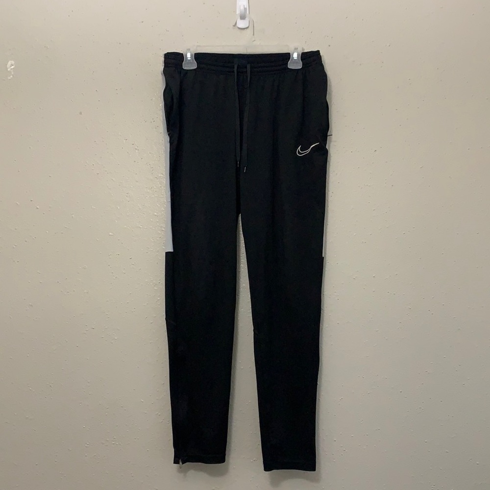 Nike trackpants black